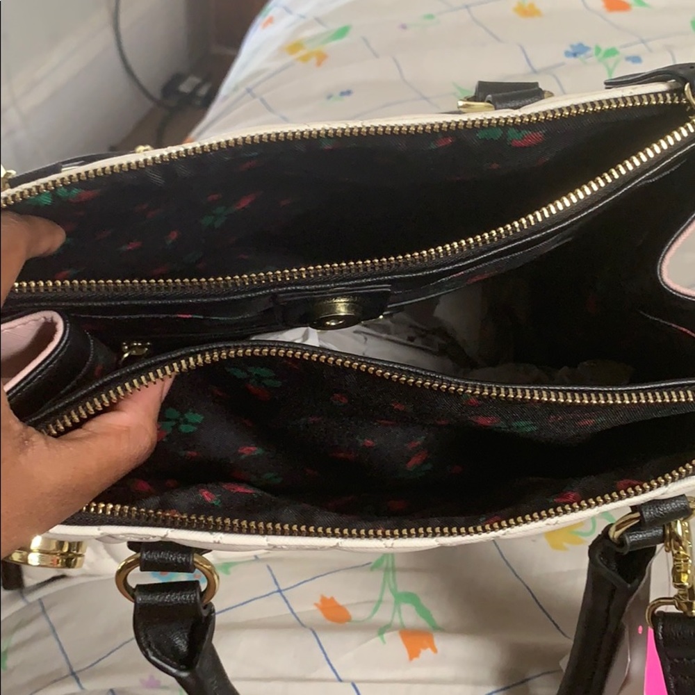 Handbag - Picture 3 of 4